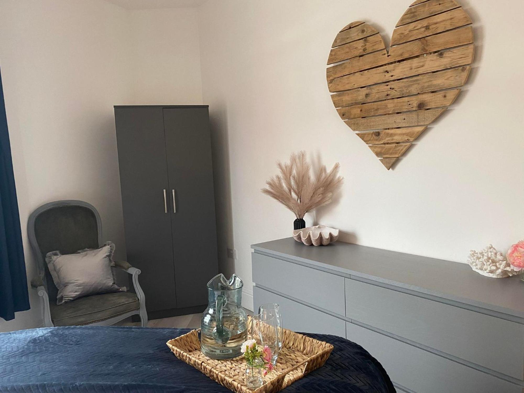 The Retreats 2 Kenfig Hill Pet Friendly 2 Bedroom Flat With King Size Bed Twin Beds And Sofa Bed Sleeps Up To 5 People Экстерьер фото